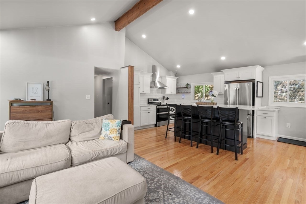 Waltham, Massachusetts, 02453, United States, 3 Bedrooms Bedrooms, ,2 BathroomsBathrooms,Residential,For Sale,1939650