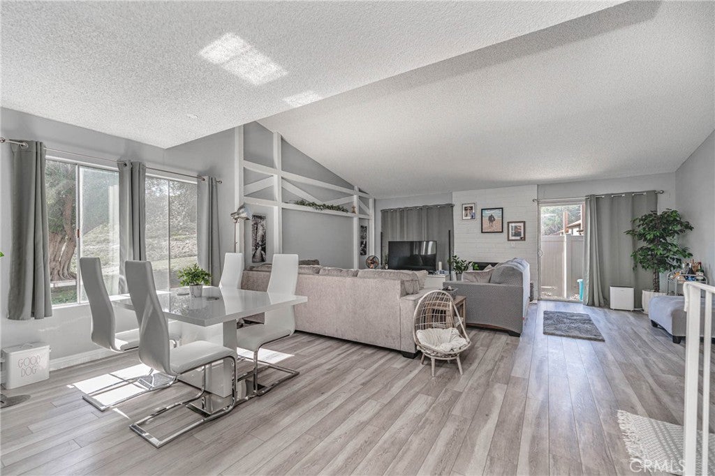 Newhall, California, 91321, United States, 2 Bedrooms Bedrooms, ,2 BathroomsBathrooms,Residential,For Sale,2005883