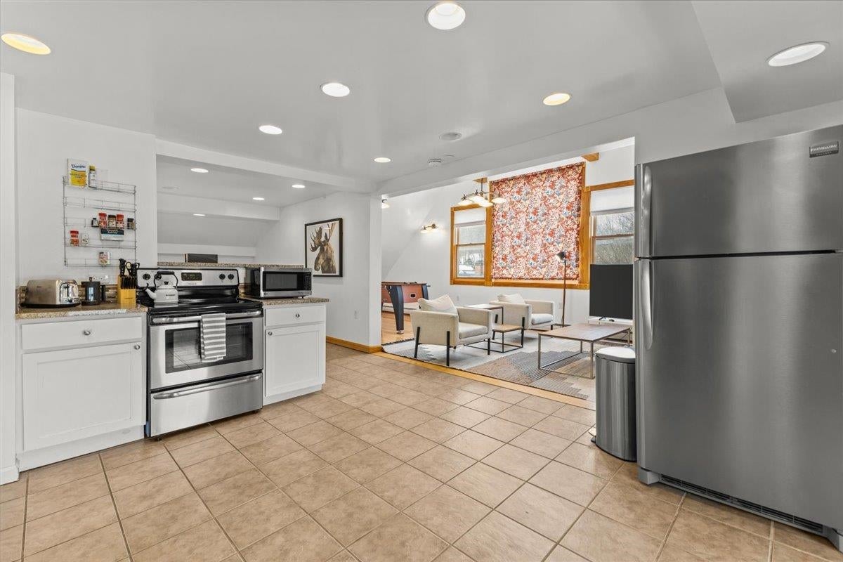 Stowe, Vermont, 05672, United States, 2 Bedrooms Bedrooms, ,1 BathroomBathrooms,Residential,For Sale,1746592