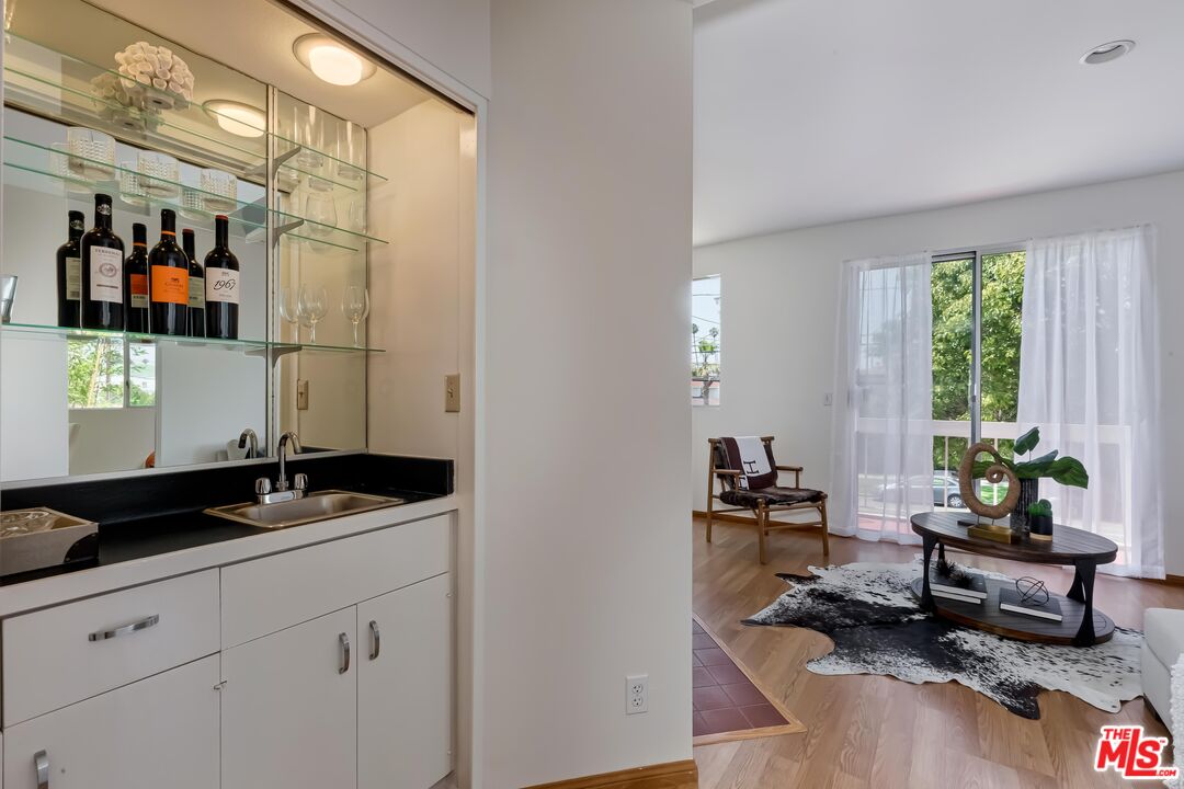 Santa Monica, California, 90403, United States, 2 Bedrooms Bedrooms, ,2 BathroomsBathrooms,Residential,For Sale,2003449