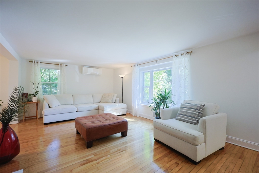 Stoneham, Massachusetts, 02180, United States, 4 Bedrooms Bedrooms, ,2 BathroomsBathrooms,Residential,For Sale,1940945