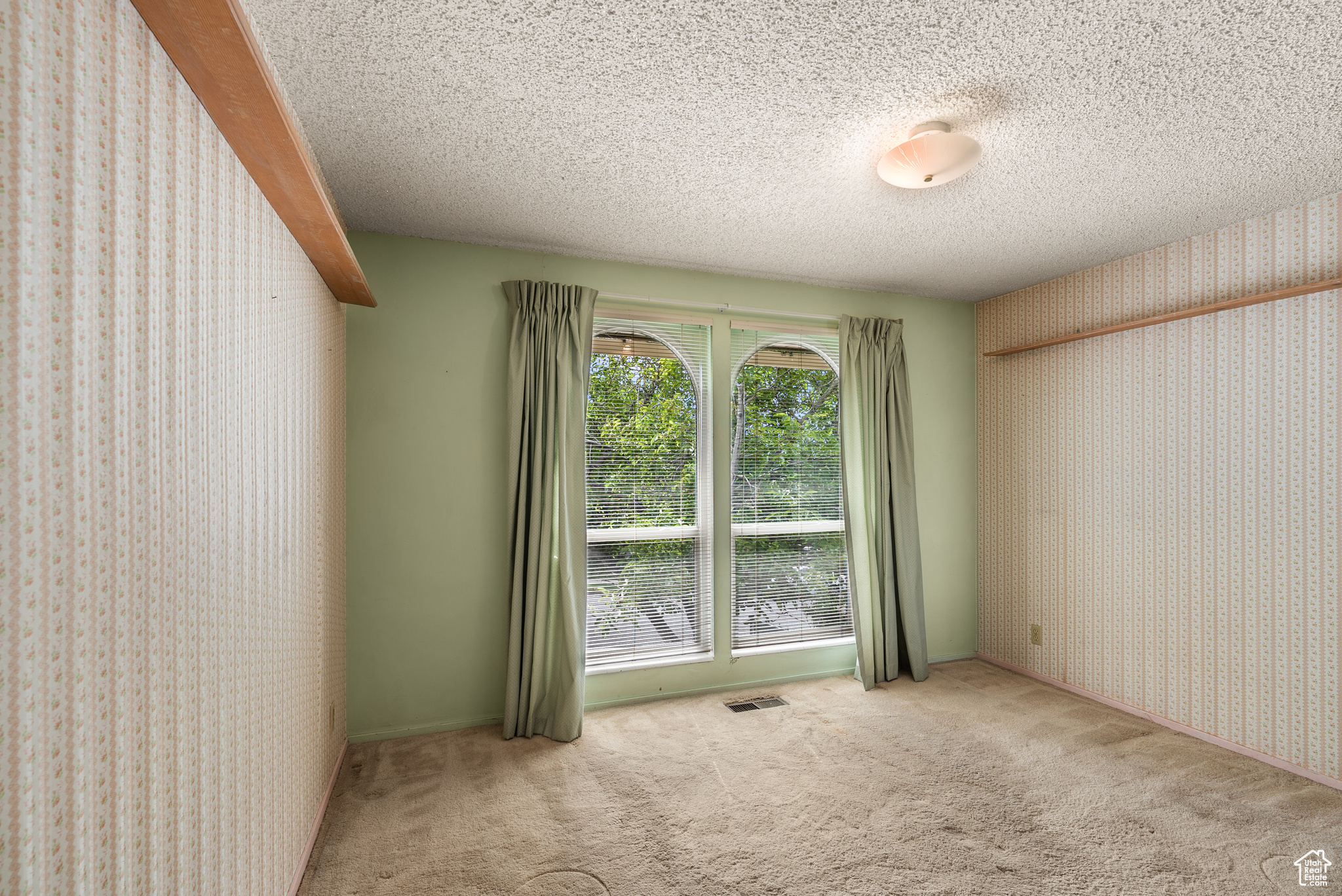 Farmington, Utah, 84025, United States, 5 Bedrooms Bedrooms, ,1 BathroomBathrooms,Residential,For Sale,1927310