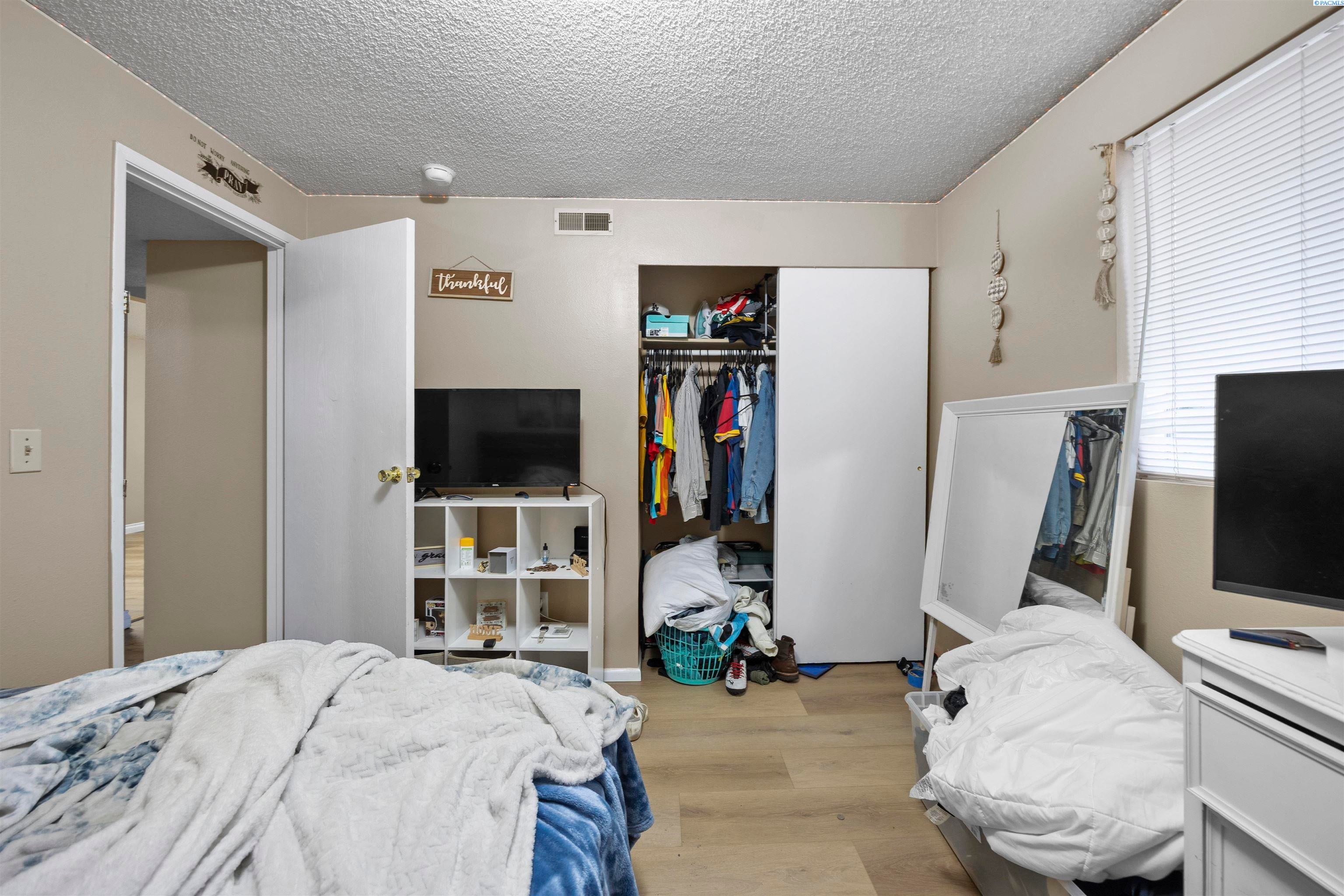 Zillah, Washington, 98953, United States, 9 Bedrooms Bedrooms, ,Residential,For Sale,2013273