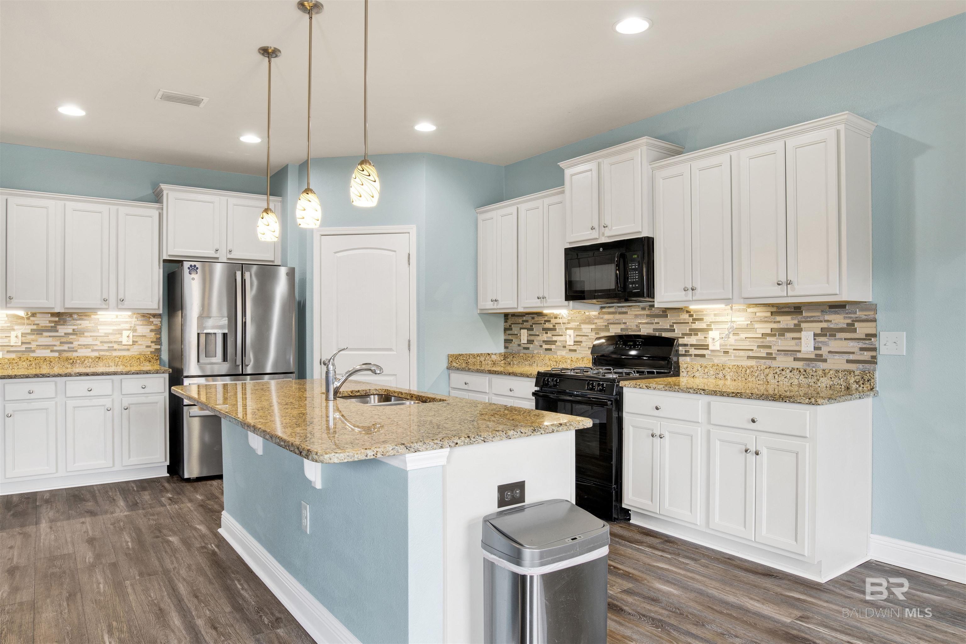 Gulf Shores, Alabama, 36542, United States, 4 Bedrooms Bedrooms, ,3 BathroomsBathrooms,Residential,For Sale,1977094