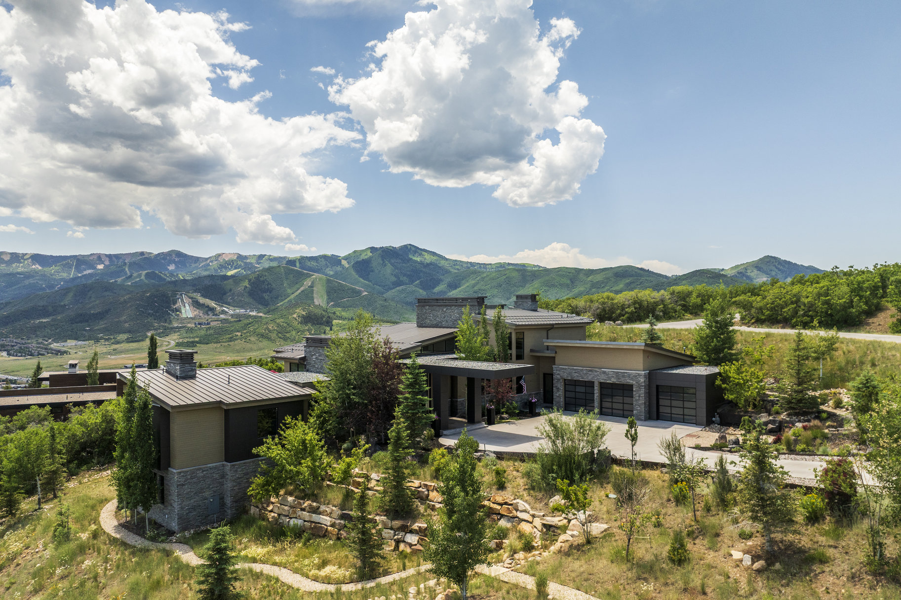  Sophisticated Mountain Design with Unmatched Views in an Elite Setting - 物件實景