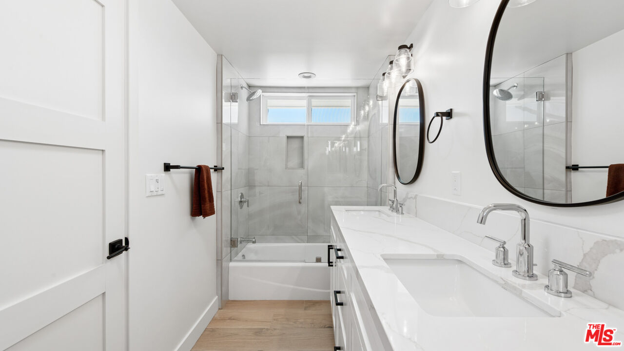 Malibu, California, 90265, United States, 2 Bedrooms Bedrooms, ,2 BathroomsBathrooms,Residential,For Sale,1896546