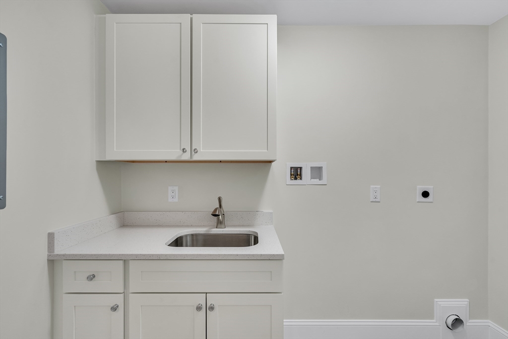 Lexington, Massachusetts, 02420, United States, 5 Bedrooms Bedrooms, ,6 BathroomsBathrooms,Residential,For Sale,1995859