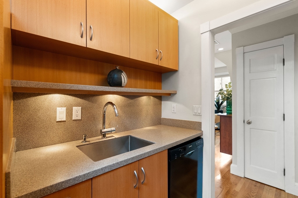 Brookline, Massachusetts, 02445, United States, 2 Bedrooms Bedrooms, ,2 BathroomsBathrooms,Residential,For Sale,1849691