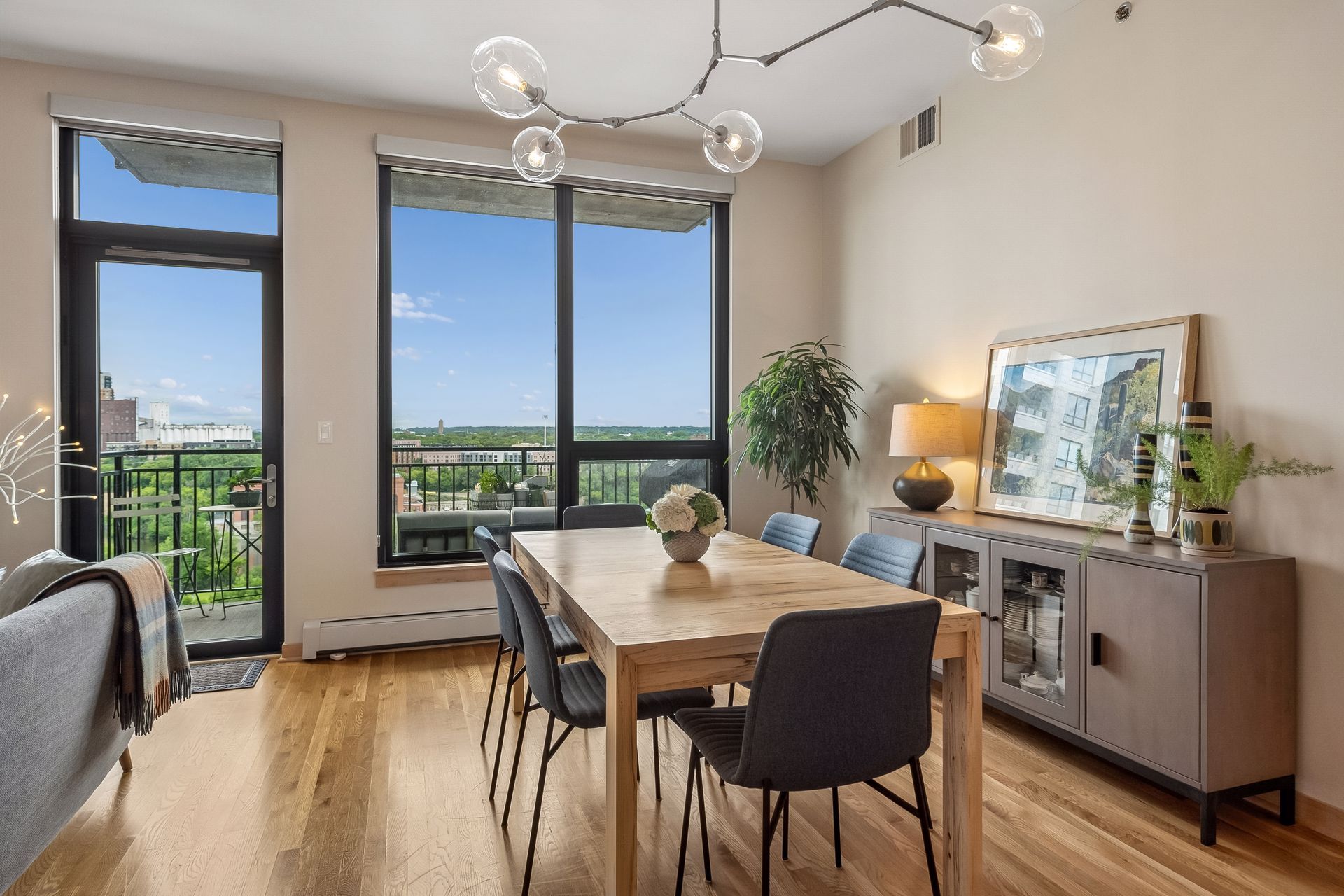  Sophisticated Legacy Condo with Sweeping River Views - 物件實景