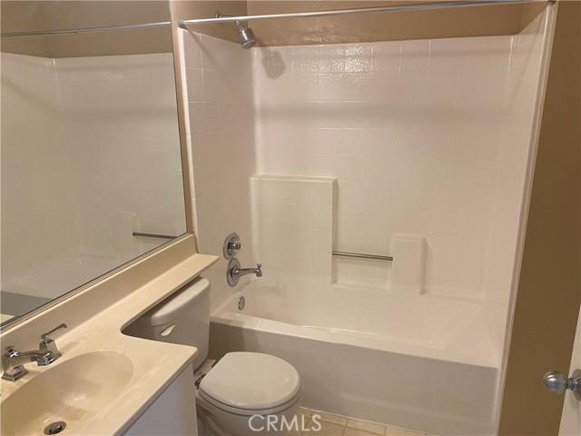 Santa Monica, California, 90404, United States, 2 Bedrooms Bedrooms, ,2 BathroomsBathrooms,Residential,For Sale,1864661