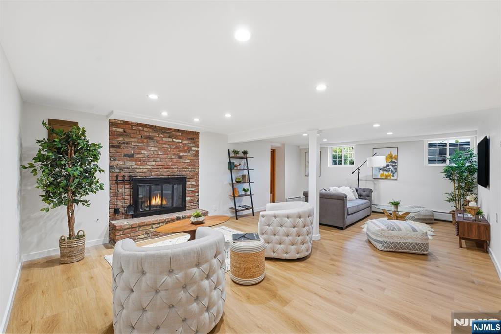 Twp of Washington, New Jersey, 07676, United States, 5 Bedrooms Bedrooms, ,3 BathroomsBathrooms,Residential,For Sale,1989508