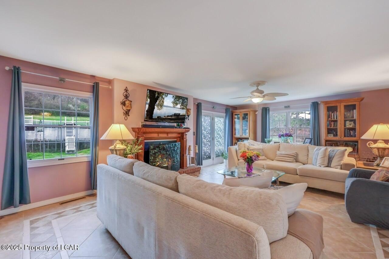 Sugarloaf, Pennsylvania, 18249, United States, 4 Bedrooms Bedrooms, ,3 BathroomsBathrooms,Residential,For Sale,1996756