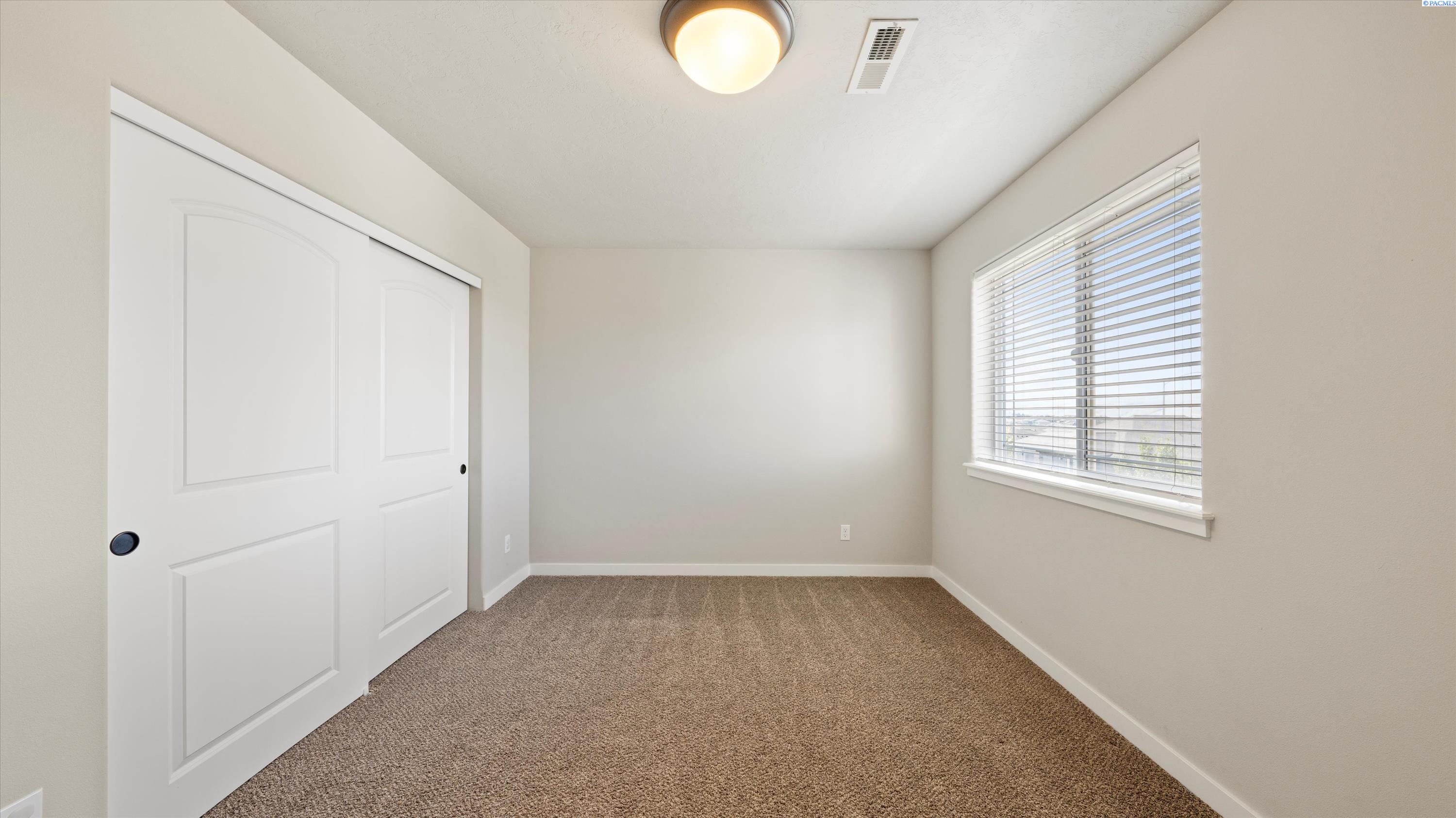 Richland, Washington, 99352, United States, 5 Bedrooms Bedrooms, ,3 BathroomsBathrooms,Residential,For Sale,1947439