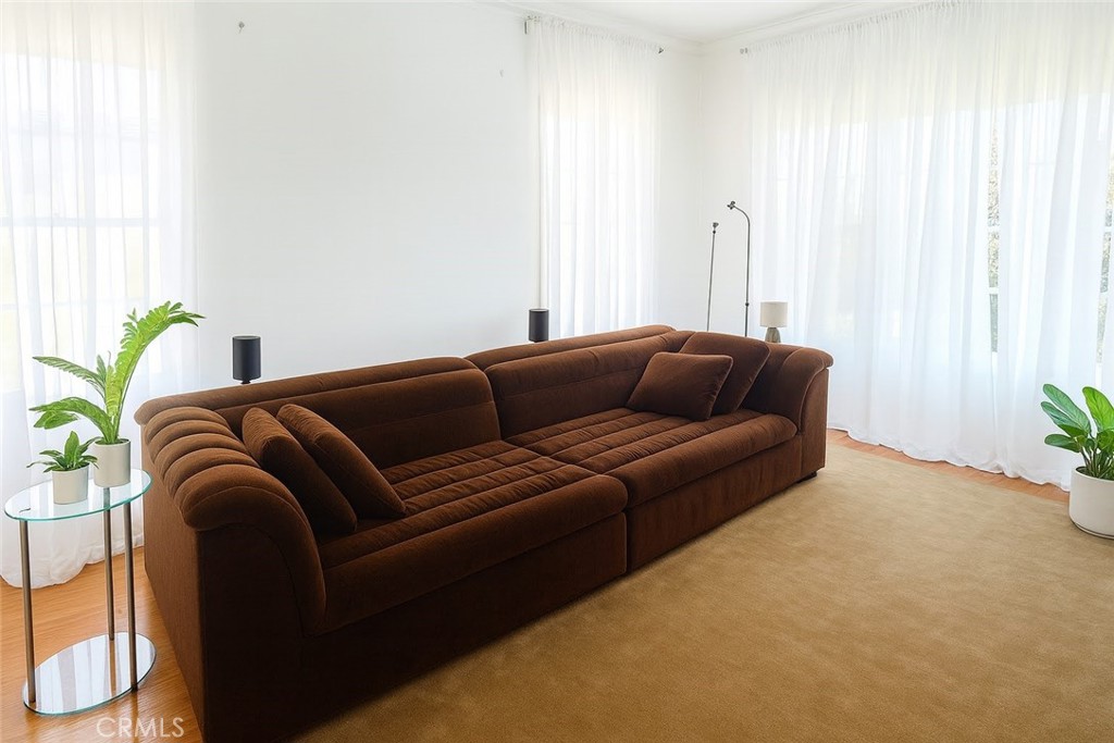 Los Angeles, California, 90019, United States, ,Residential,For Sale,1905705