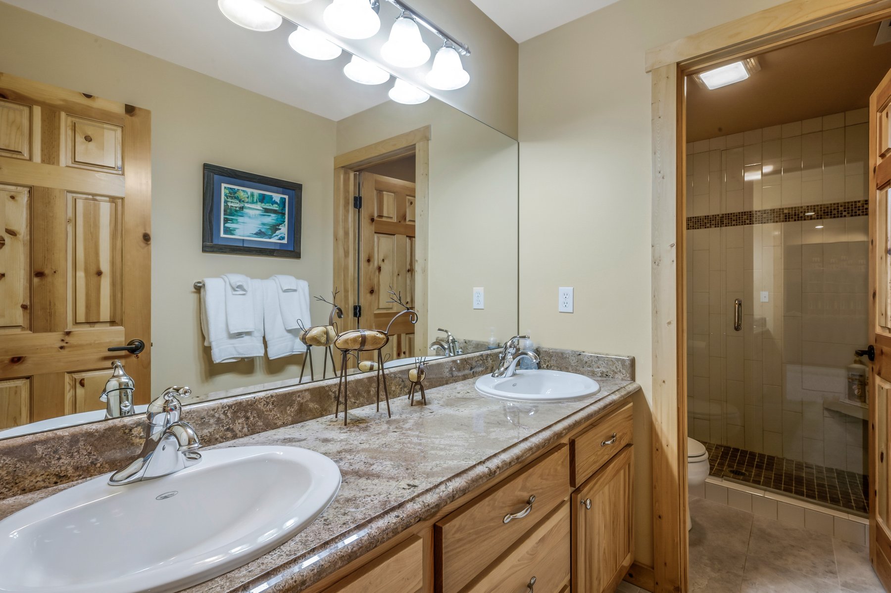 Sagle, Idaho, 83860, United States, 5 Bedrooms Bedrooms, ,6 BathroomsBathrooms,Residential,For Sale,1978919