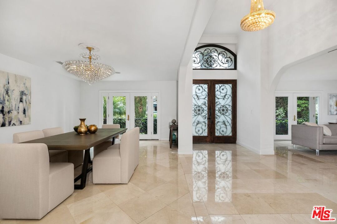Los Angeles, California, 90048, United States, 4 Bedrooms Bedrooms, ,4 BathroomsBathrooms,Residential,For Sale,1912253