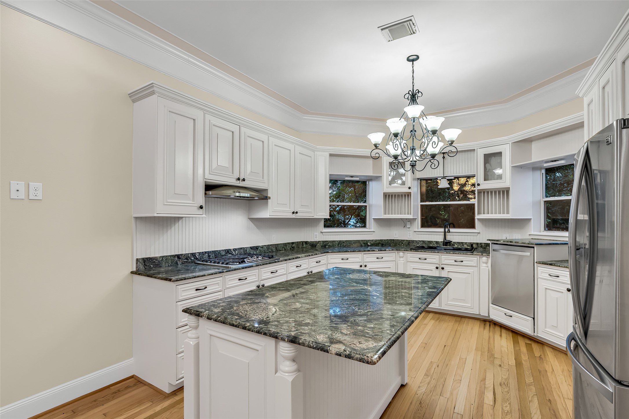  3201 White Oak Drive - 物件實景