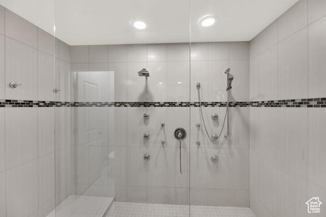 South Jordan, Utah, 84009, United States, 4 Bedrooms Bedrooms, ,4 BathroomsBathrooms,Residential,For Sale,1979446