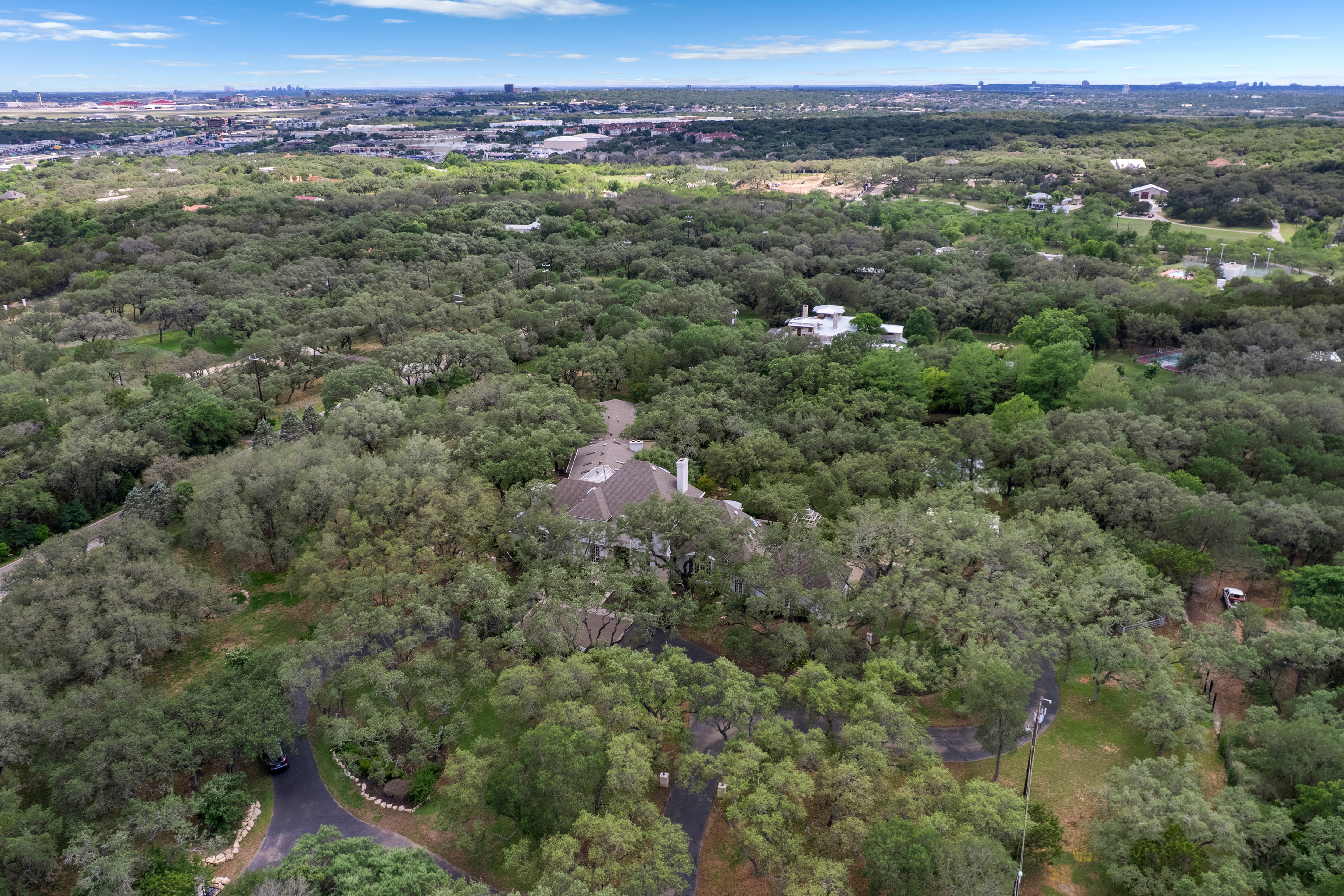  Timeless Estate in the Heart of Hill Country Village - 物件實景