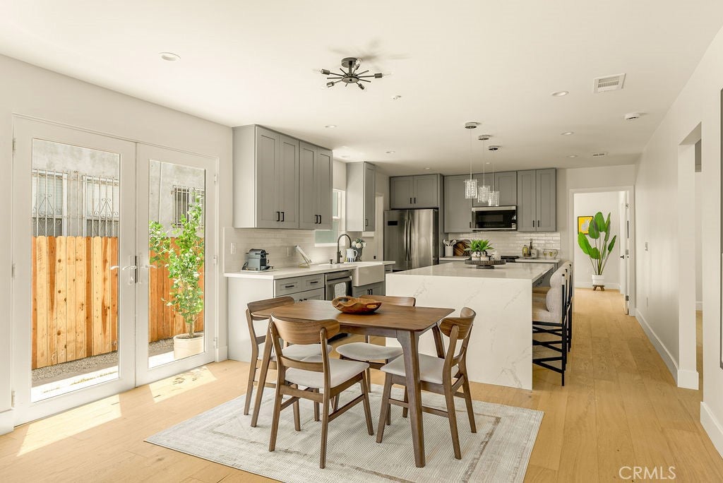 Los Angeles, California, 90018, United States, 3 Bedrooms Bedrooms, ,2 BathroomsBathrooms,Residential,For Sale,1905808