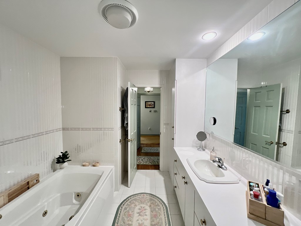 Onancock, Virginia, 23417, United States, 2 Bedrooms Bedrooms, ,2 BathroomsBathrooms,Residential,For Sale,1971701