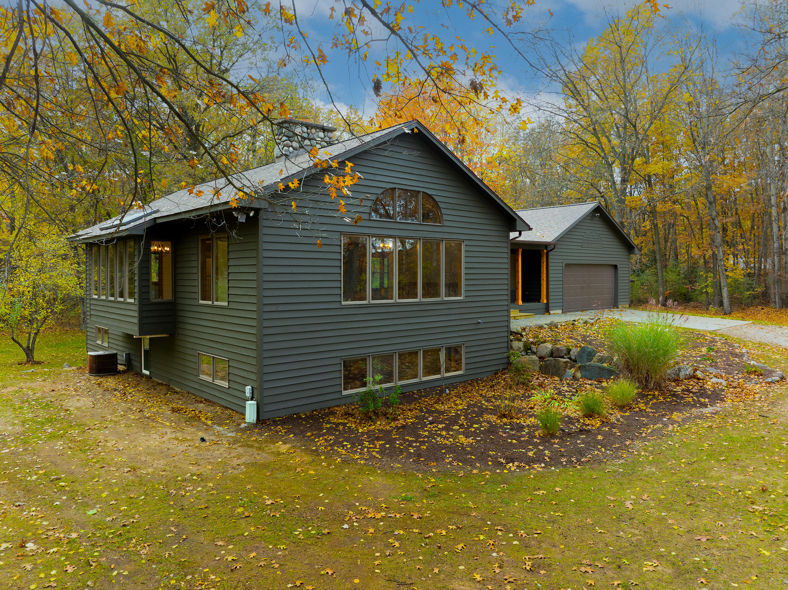 Lowell, Michigan, 49331, United States, 2 Bedrooms Bedrooms, ,2 BathroomsBathrooms,Residential,For Sale,1987591