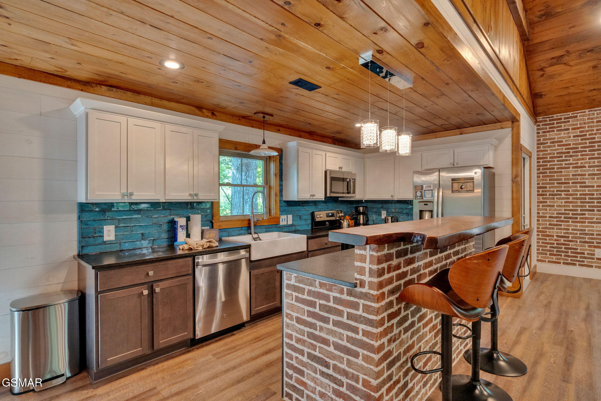Gatlinburg, Tennessee, 37738, United States, 4 Bedrooms Bedrooms, ,5 BathroomsBathrooms,Residential,For Sale,1921348