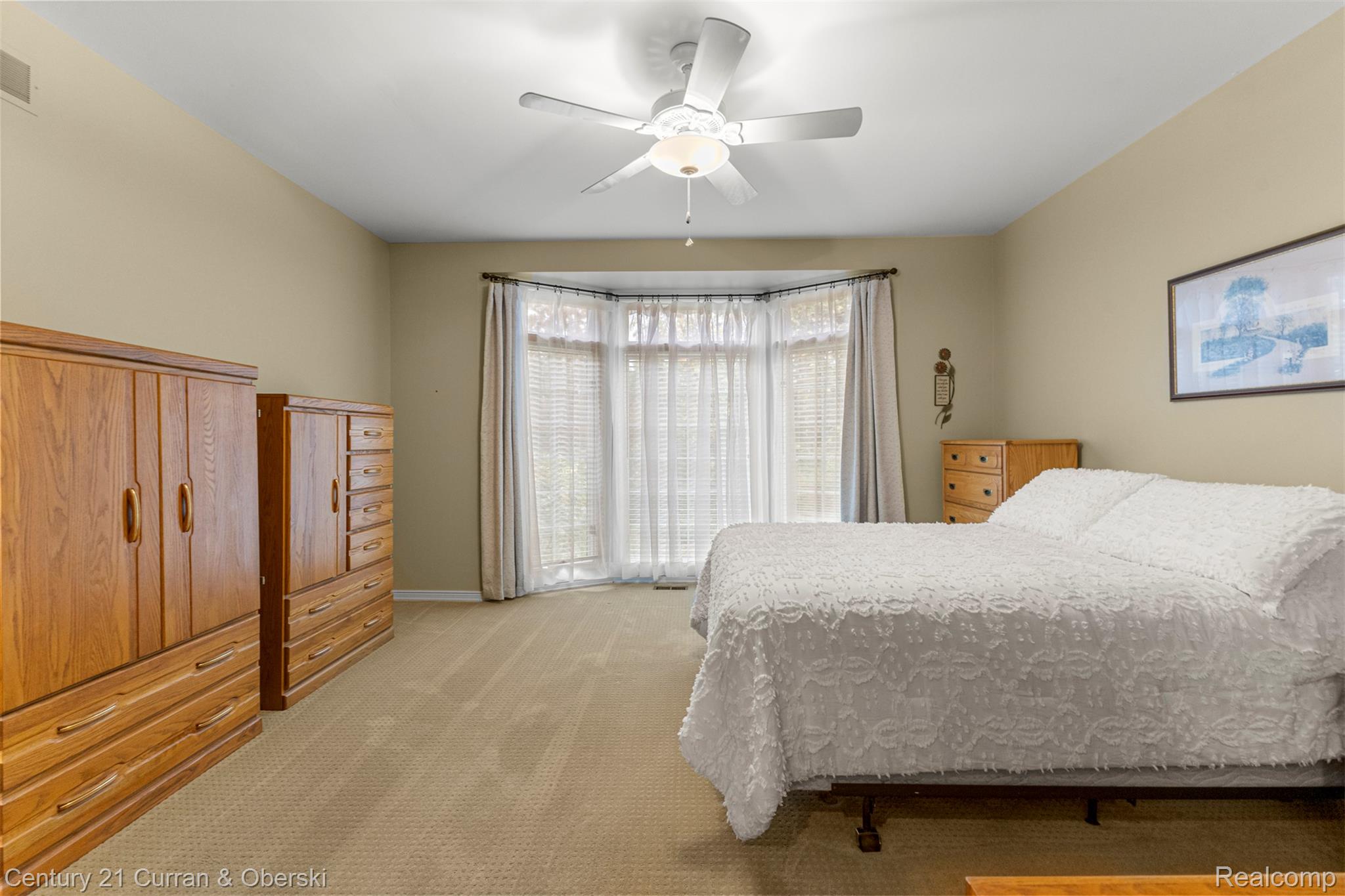 Shelby Charter Township, Michigan, 48316, United States, 2 Bedrooms Bedrooms, ,4 BathroomsBathrooms,Residential,For Sale,1977088