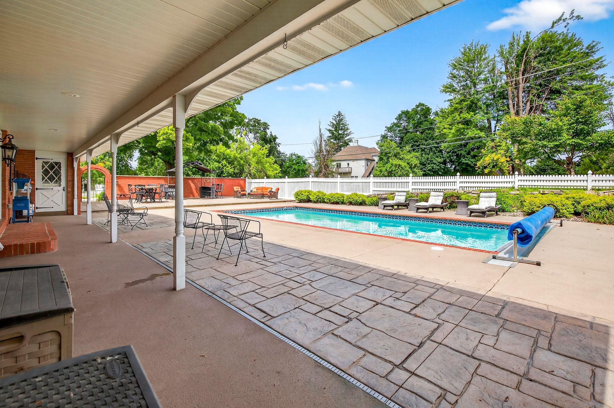 Hortonville, Wisconsin, 54944-9435, United States, 5 Bedrooms Bedrooms, ,4 BathroomsBathrooms,Residential,For Sale,1977478