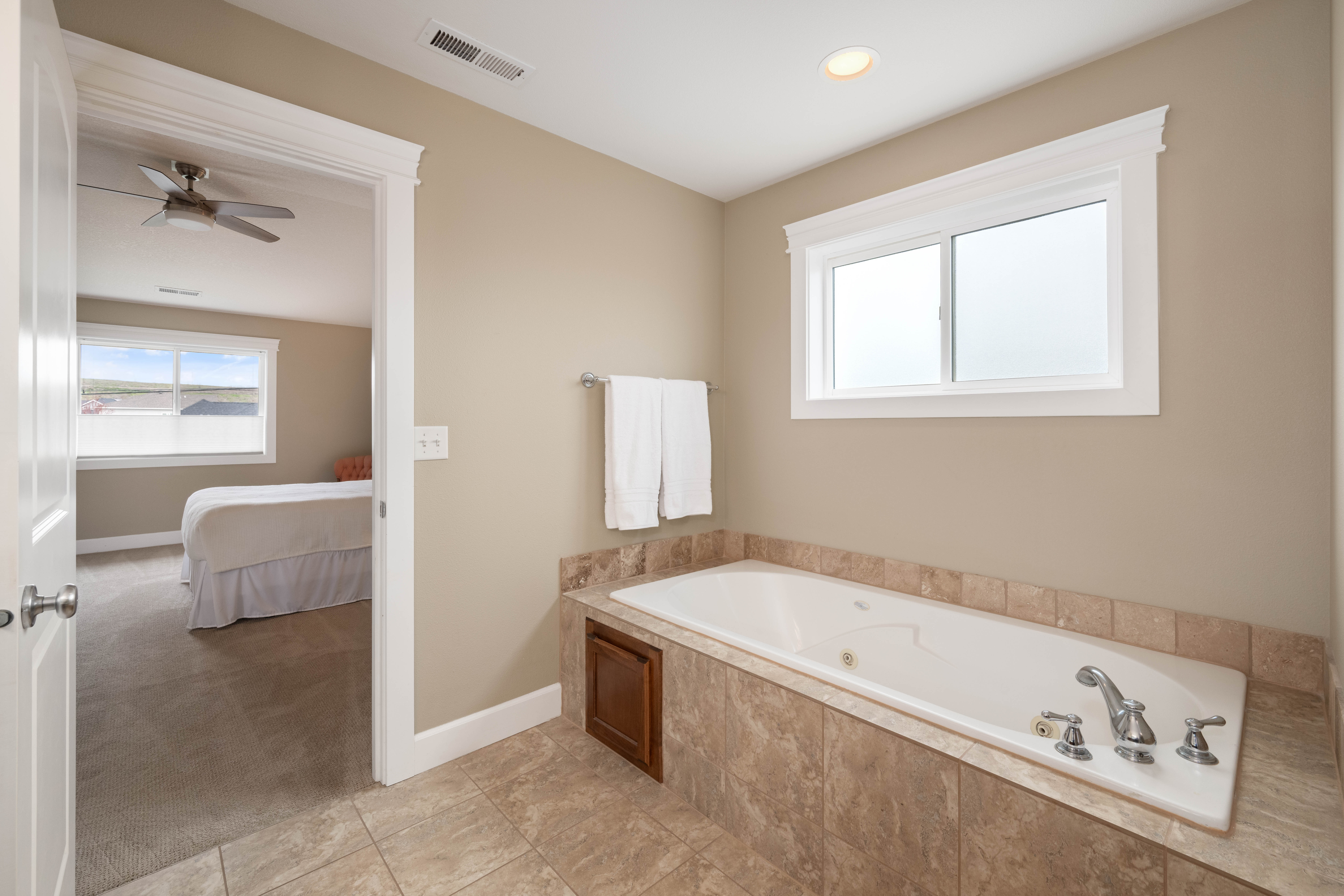  Immaculate 2-Story in ?The Park? - 物件實景