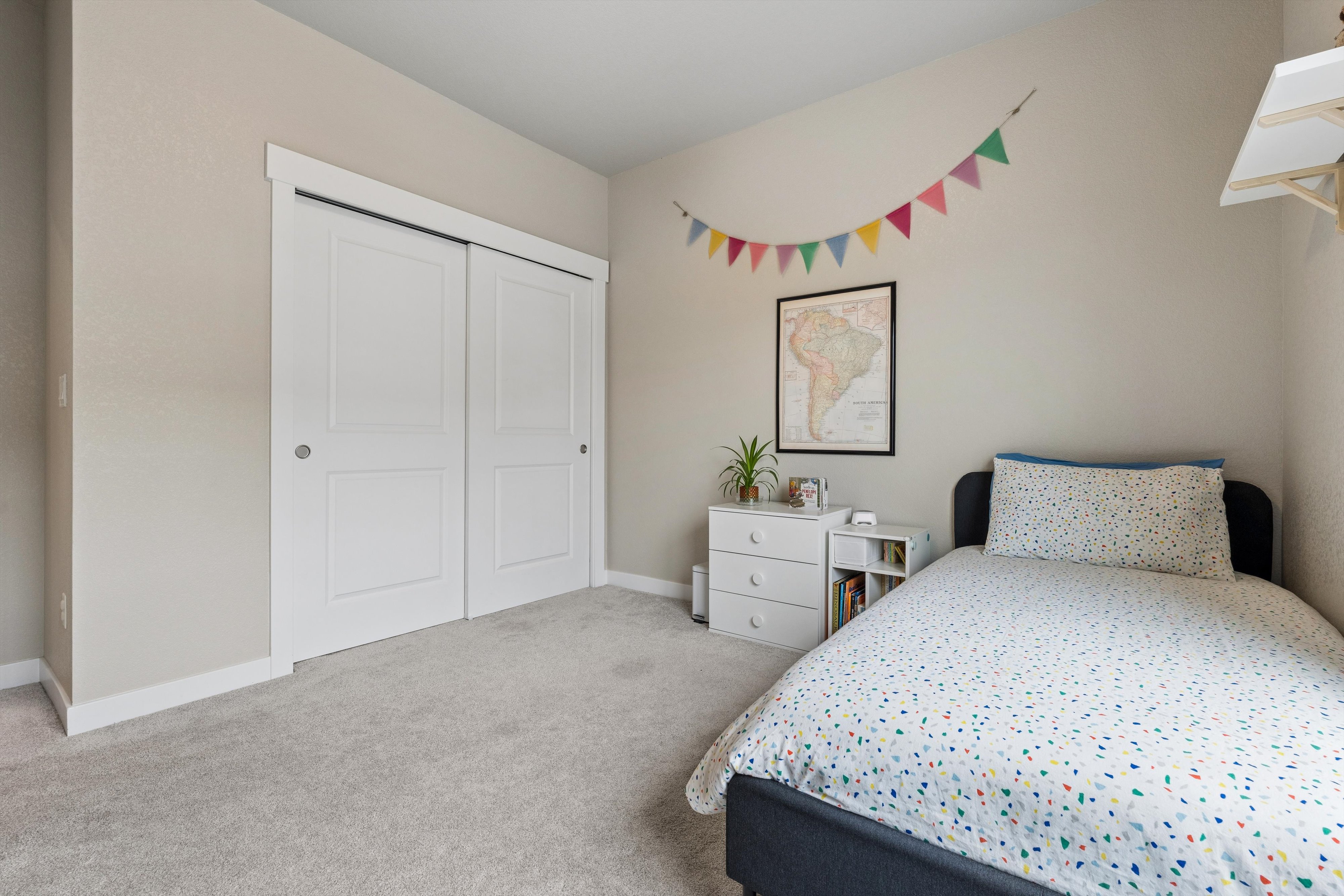  Beautifully Maintained 3-Bed, 3-Bath End Unit Home with an Attached 2-Car Garage - 物件實景