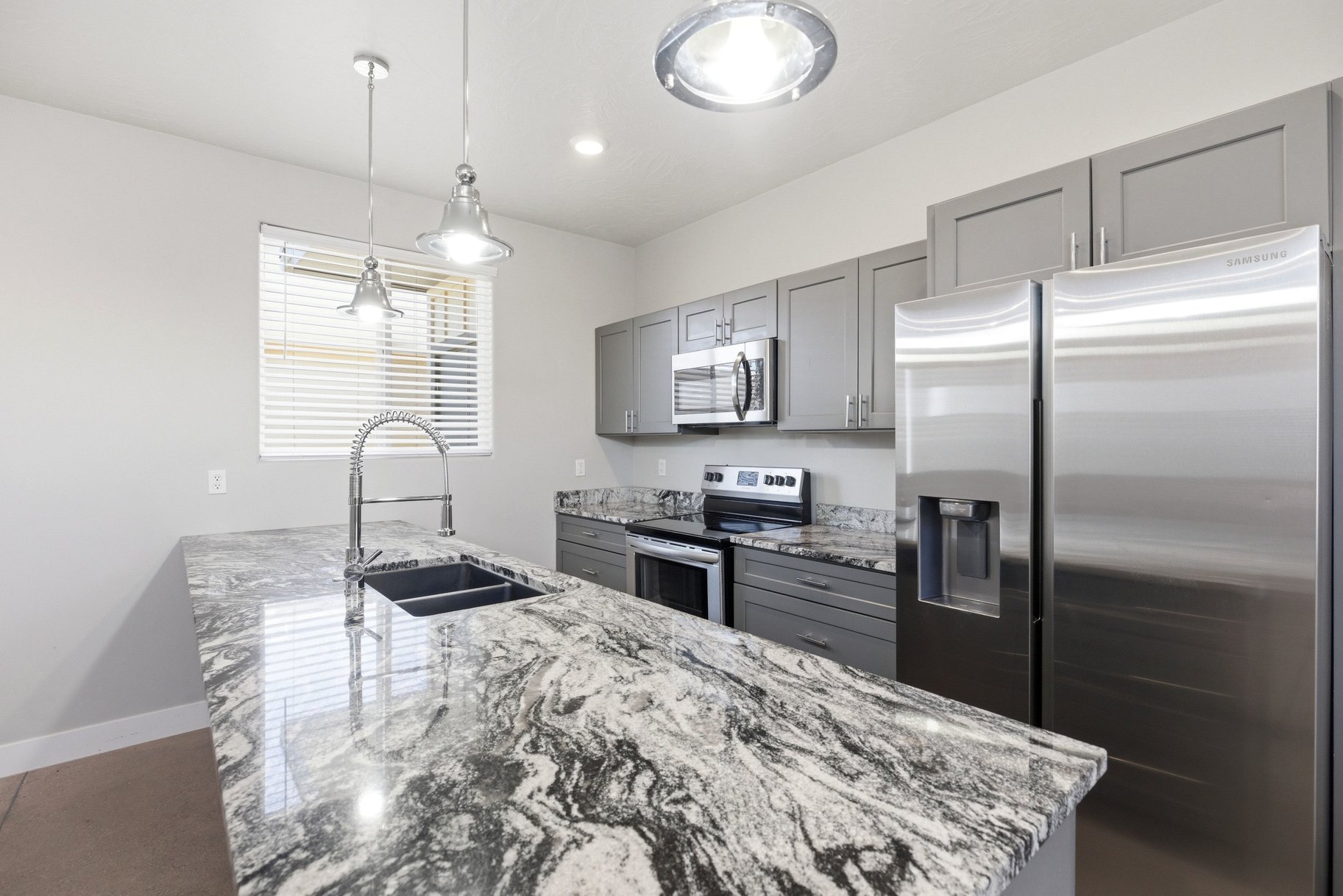  Modern Single Family Home with Easy Access to HWY 7&9 - 物件實景