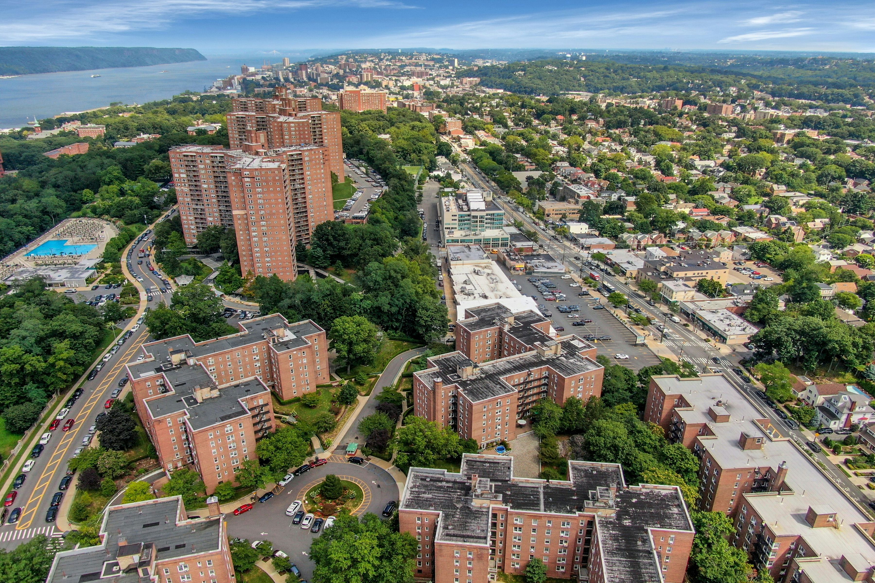  5610 Netherland Avenue - 物件實景