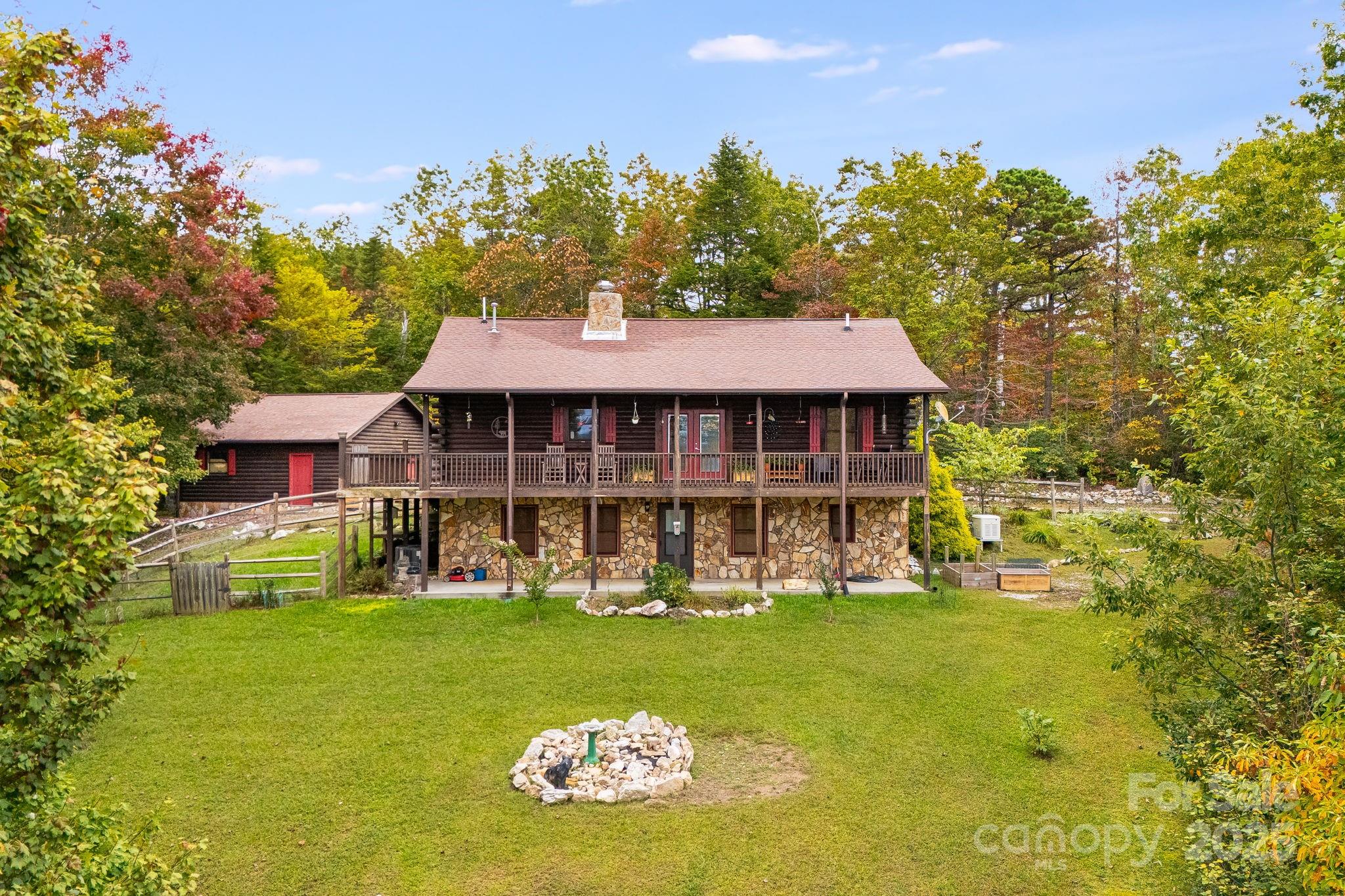 Spruce Pine, North Carolina, 28777, United States, 3 Bedrooms Bedrooms, ,3 BathroomsBathrooms,Residential,For Sale,1991683
