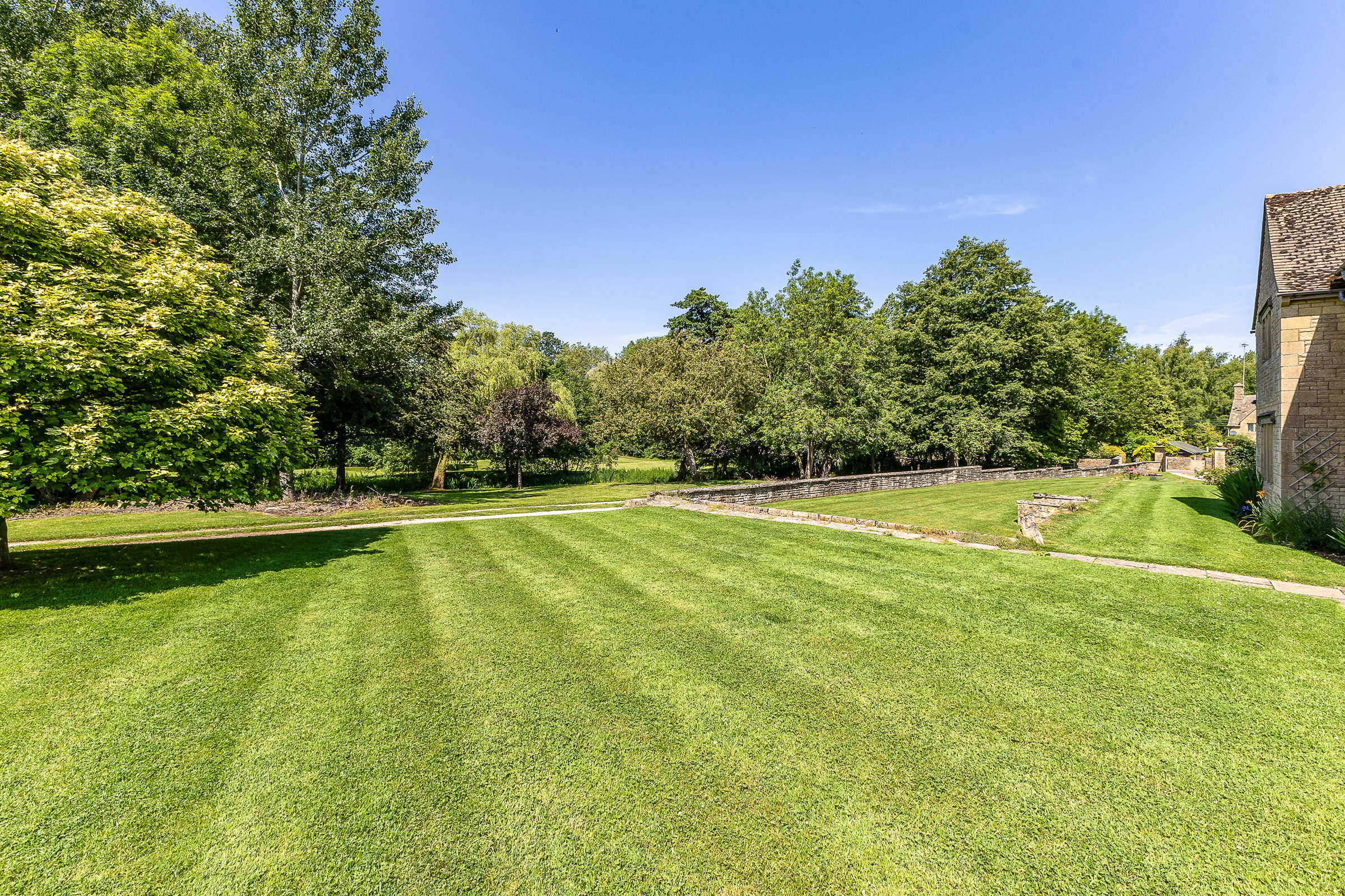  An exceptional Cotswold country property with planning consent for three barn co - 物件實景