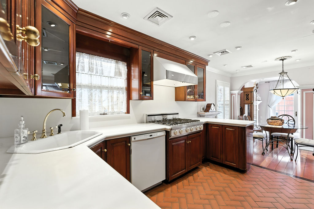 Howard Beach, New York, 11414, United States, 4 Bedrooms Bedrooms, ,4 BathroomsBathrooms,Residential,For Sale,1984168