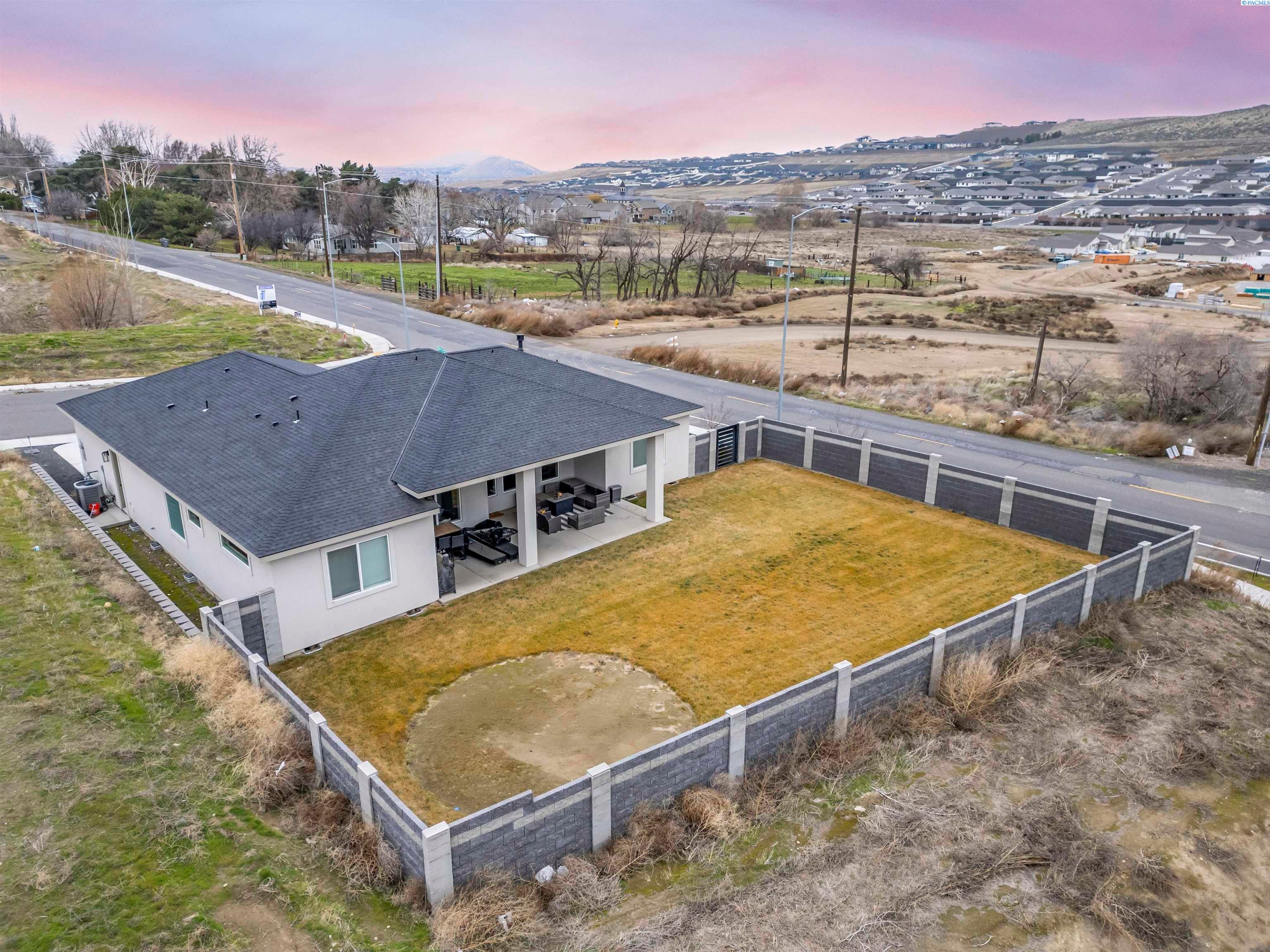 Kennewick, Washington, 99338, United States, 4 Bedrooms Bedrooms, ,3 BathroomsBathrooms,Residential,For Sale,2010743