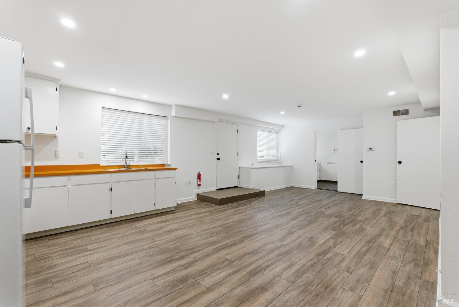 Corte Madera, California, 94925, United States, 6 Bedrooms Bedrooms, ,3 BathroomsBathrooms,Residential,For Sale,1986479