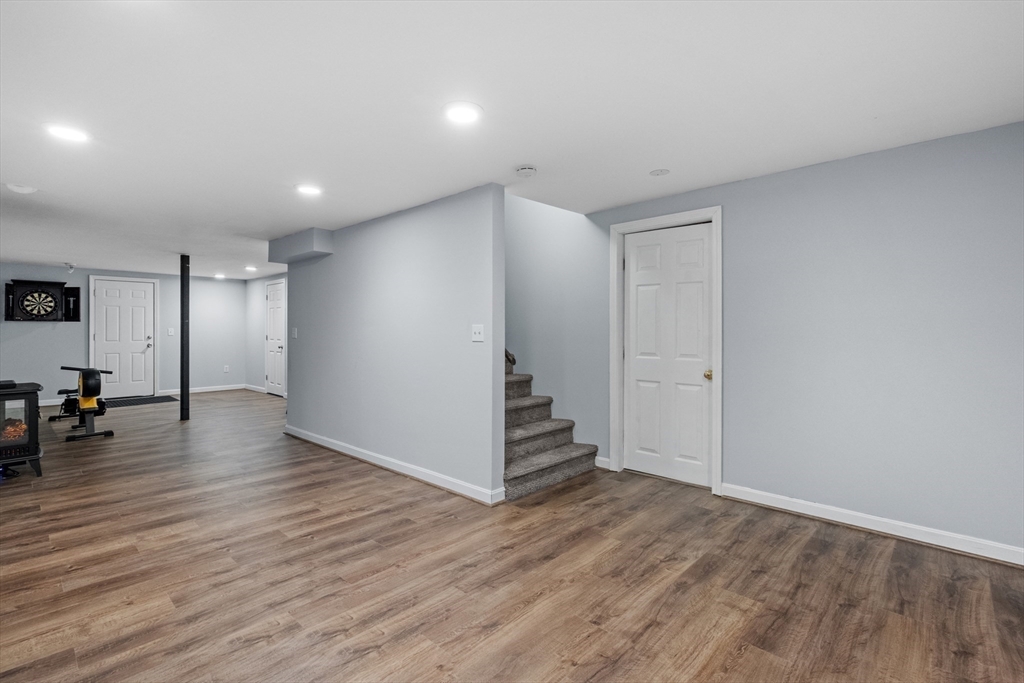 Derry, New Hampshire, 03038, United States, 3 Bedrooms Bedrooms, ,3 BathroomsBathrooms,Residential,For Sale,1928309