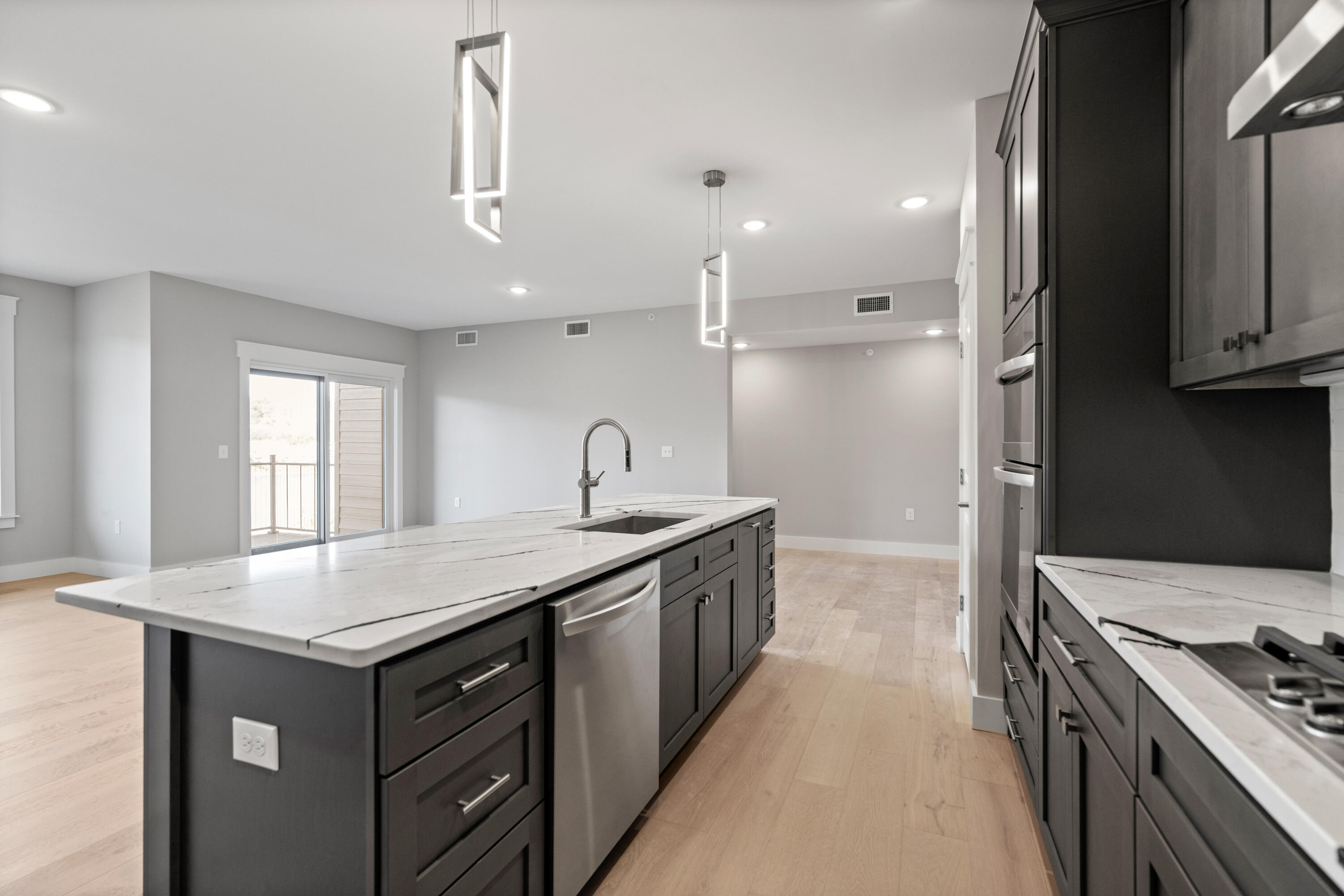 Dayton, Kentucky, 41074, United States, 2 Bedrooms Bedrooms, ,3 BathroomsBathrooms,Residential,For Sale,1995774