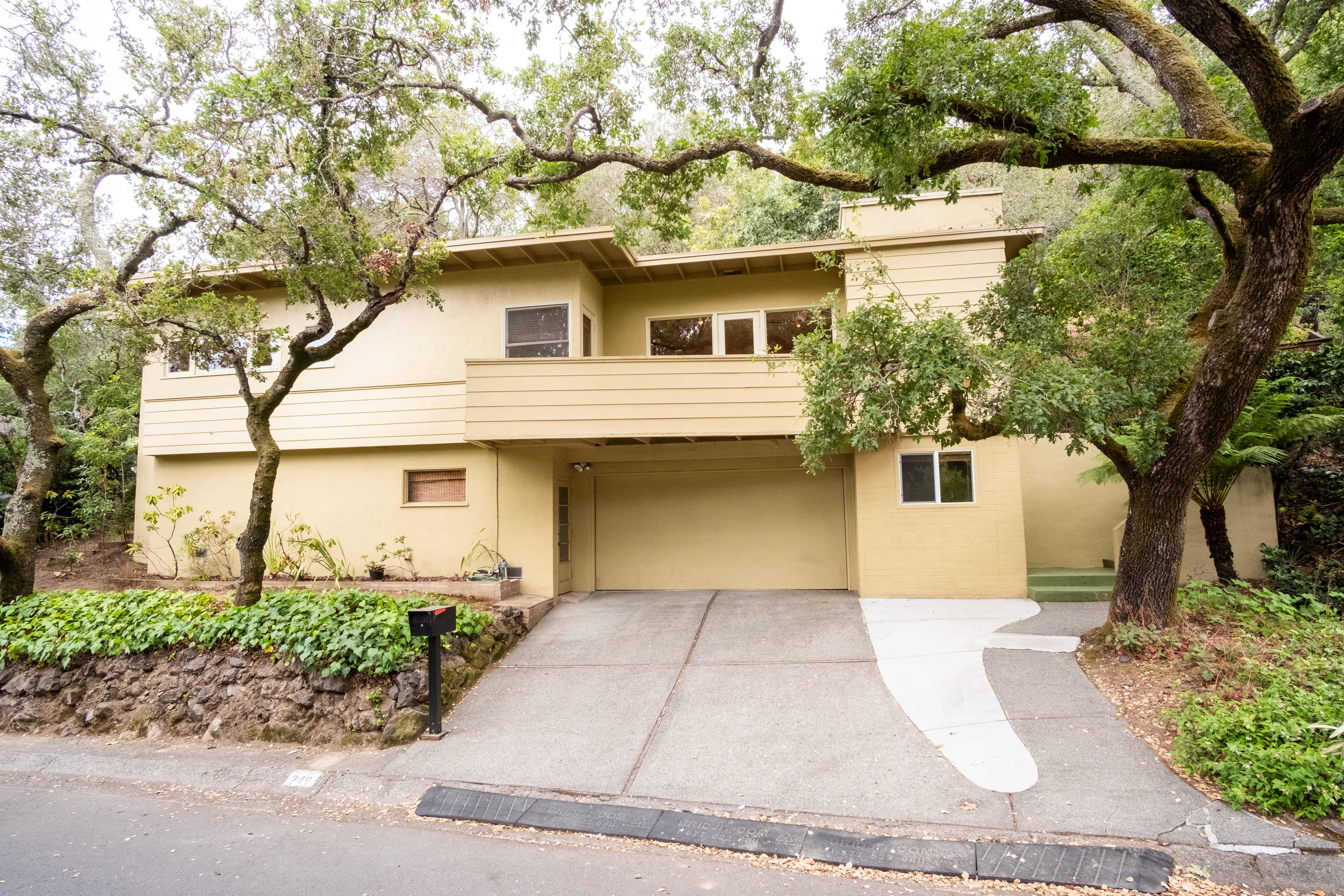 249 N. Almenar Drive 