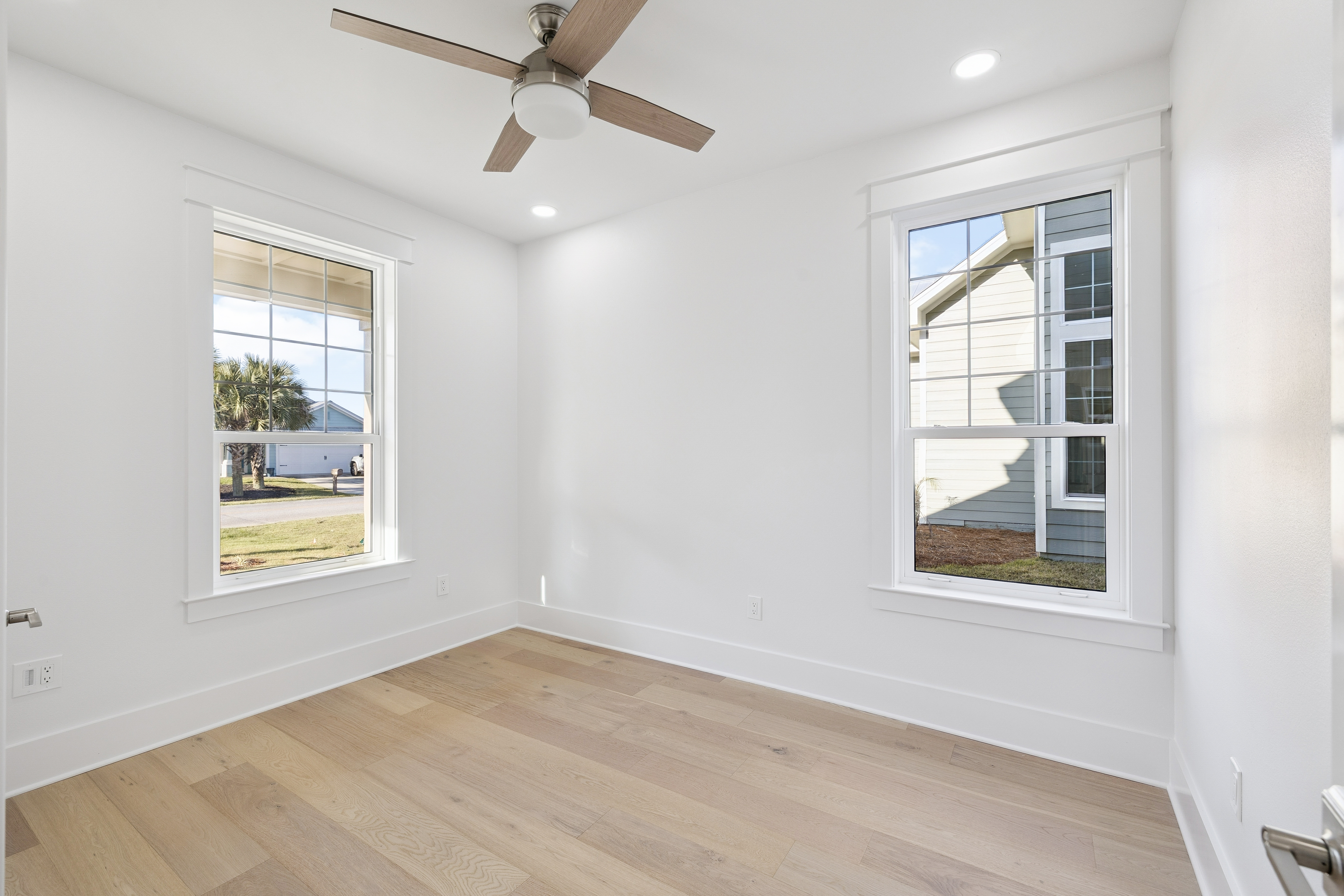  Waterfront Canal Home With Expanded Floor Plan And Bay Access - 物件實景