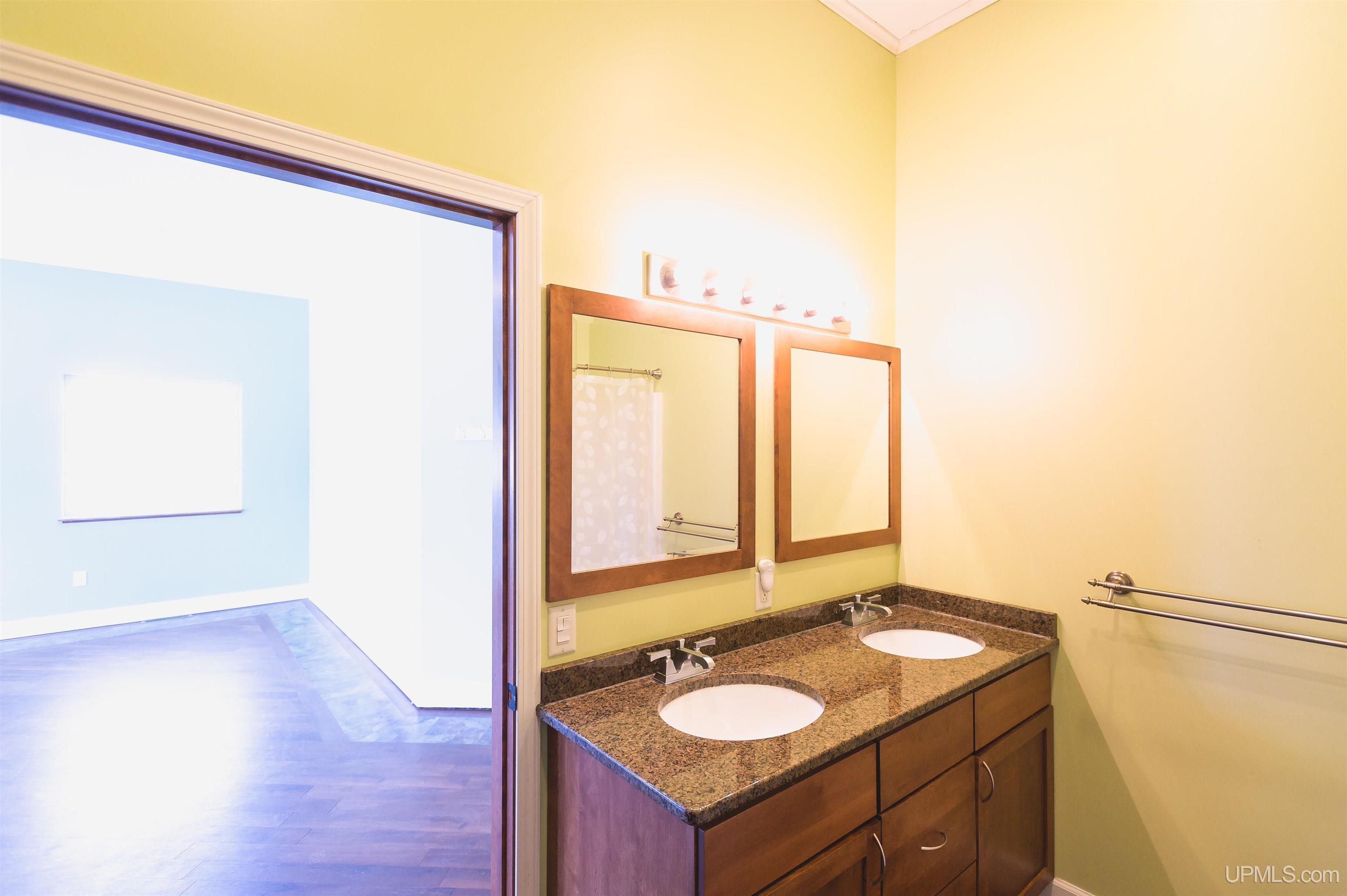 Houghton, Michigan, 49931, United States, 5 Bedrooms Bedrooms, ,2 BathroomsBathrooms,Residential,For Sale,1977730