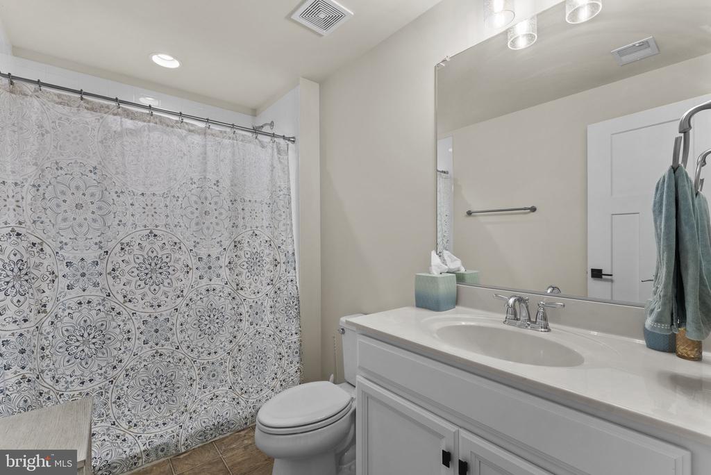 Warrenton, Virginia, 20187, United States, 4 Bedrooms Bedrooms, ,4 BathroomsBathrooms,Residential,For Sale,2048905