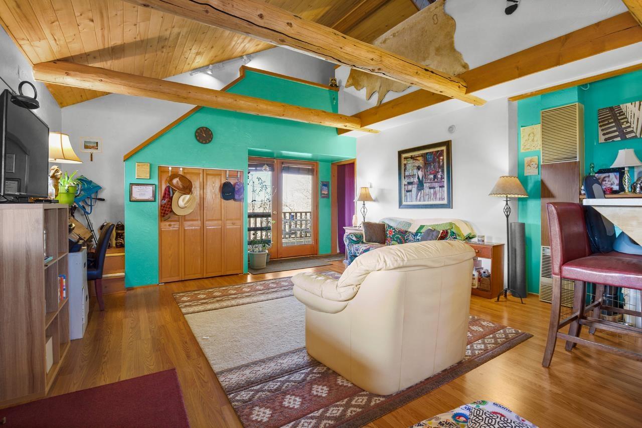 Taos, New Mexico, 87571, United States, 5 Bedrooms Bedrooms, ,5 BathroomsBathrooms,Residential,For Sale,1850359