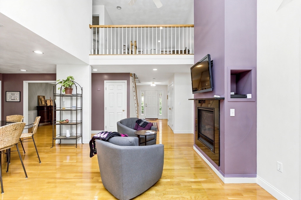 Middleton, Massachusetts, 01949, United States, 4 Bedrooms Bedrooms, ,3 BathroomsBathrooms,Residential,For Sale,2048371