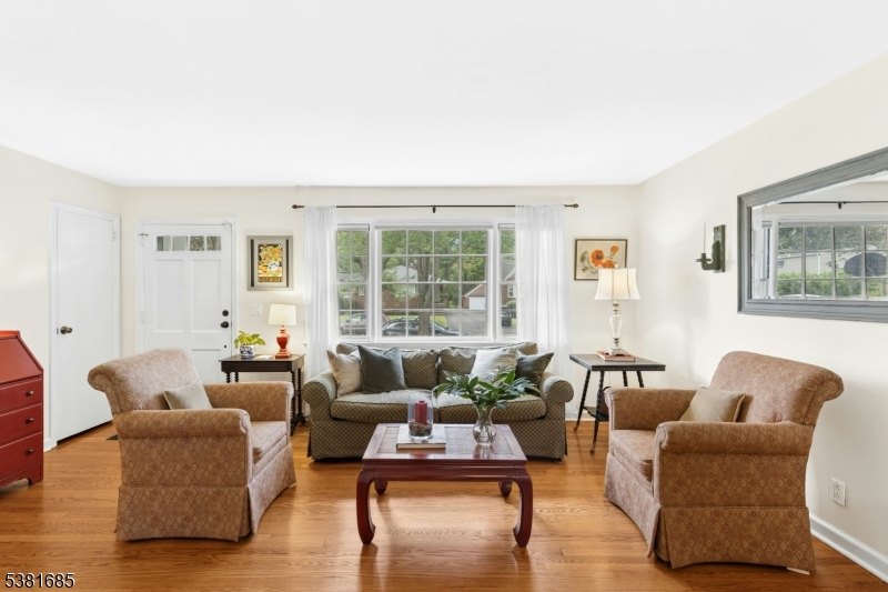 Cranford Twp., New Jersey, 07016, United States, 3 Bedrooms Bedrooms, ,2 BathroomsBathrooms,Residential,For Sale,1938829