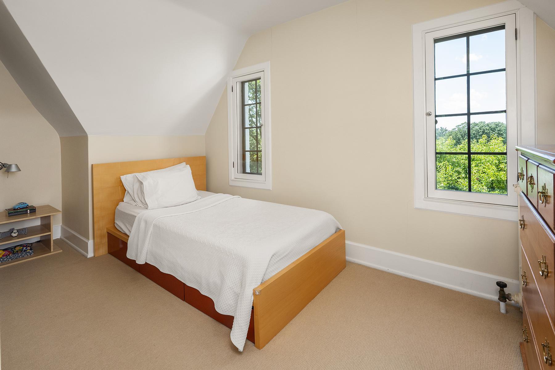 Minneapolis, Minnesota, 55416, United States, 4 Bedrooms Bedrooms, ,4 BathroomsBathrooms,Residential,For Sale,1901324