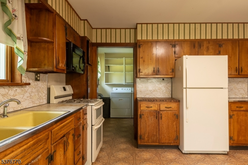Harmony Twp., New Jersey, 07882, United States, 3 Bedrooms Bedrooms, ,2 BathroomsBathrooms,Residential,For Sale,1912629