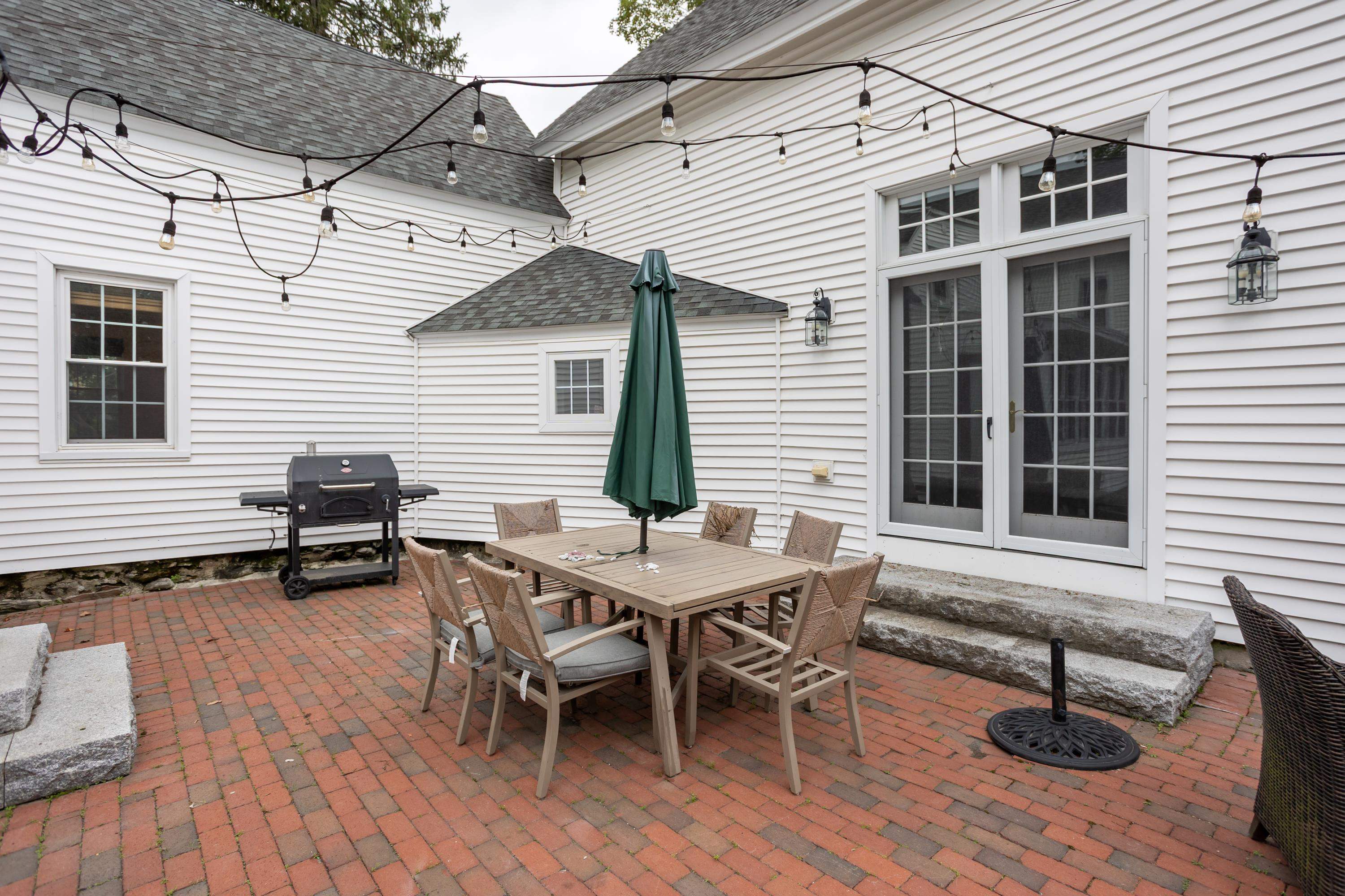 Hollis, New Hampshire, 03049, United States, 4 Bedrooms Bedrooms, ,4 BathroomsBathrooms,Residential,For Sale,1895545